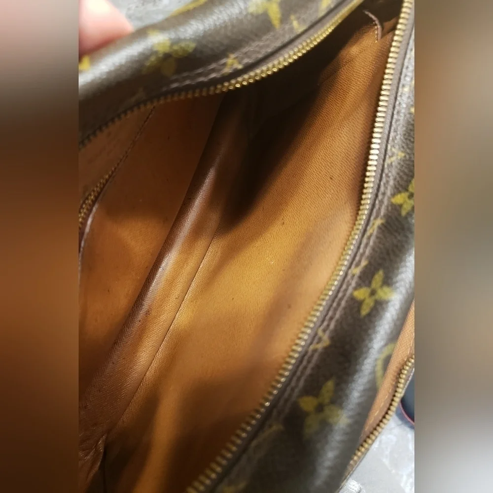 Louis Vuitton  (Unisex) Brown  Monogram Shoulder Bag - Picture 15 of 16